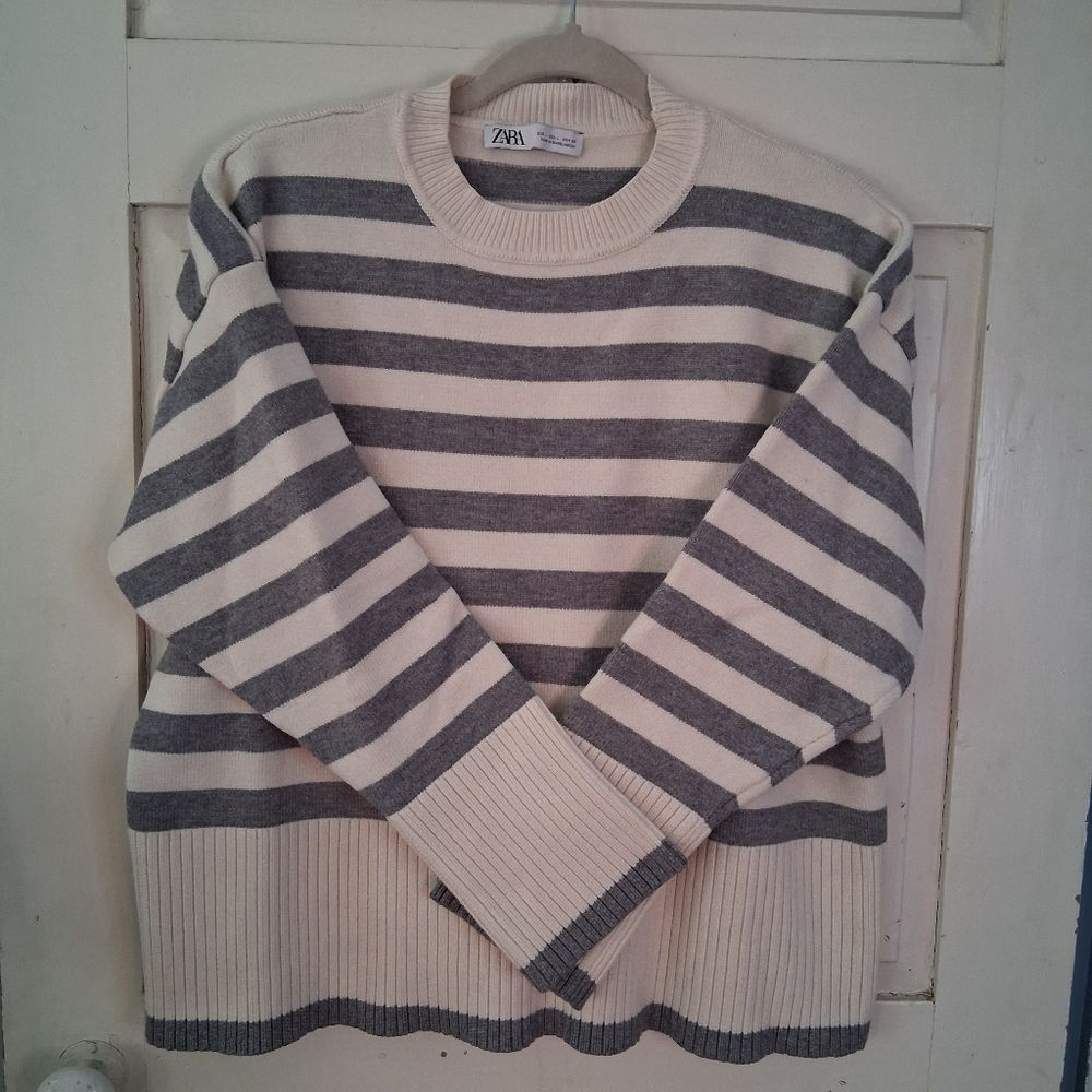 Zara Women's Gray and Cream Wide Striped Crewneck Sweater